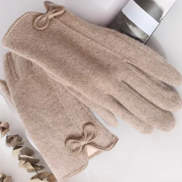 Luxury Cashmere Merino Wool Gloves Classic Beige Driving Winter mittens with bow - Picture 6 of 11